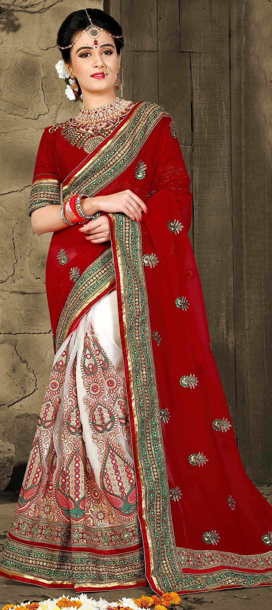 Red Handloom Pure Katan Silk Banarasi Saree With Mughal Zari Jaal –  WeaverStory